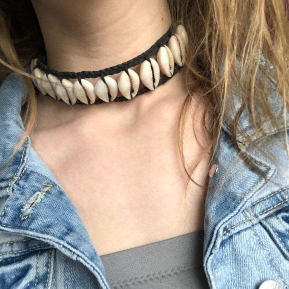 (Free over $30) seashell choker - Picture 3 of 4